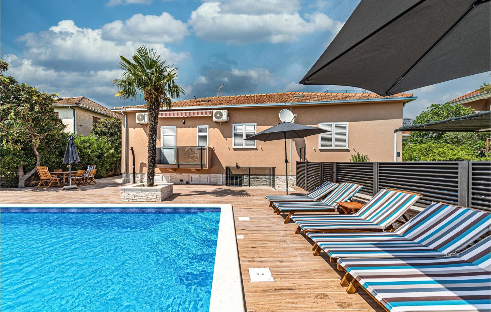 Gorgeous Home In Kastel Gomilica With Wifi Kastela Exterior photo