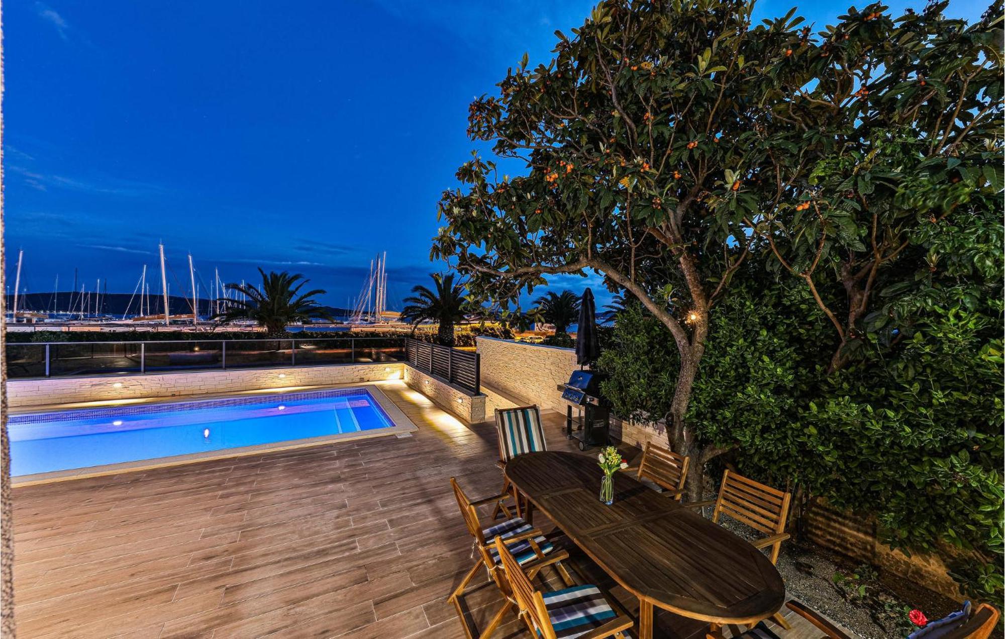 Gorgeous Home In Kastel Gomilica With Wifi Kastela Exterior photo